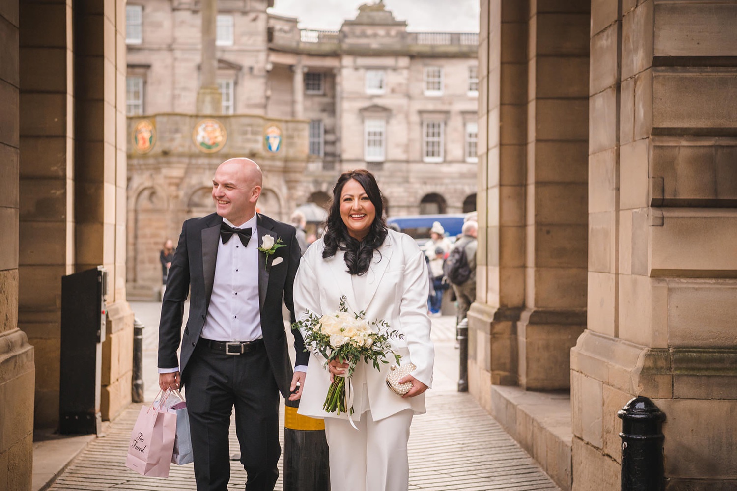 Bride and groom city chambers edinburgh 